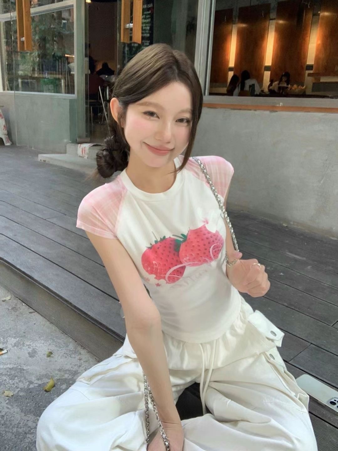 『廣州連線』5/28NEW 美式復古草莓花朵正肩T恤網紗拼接短袖短款上衣2色 #GZW5801