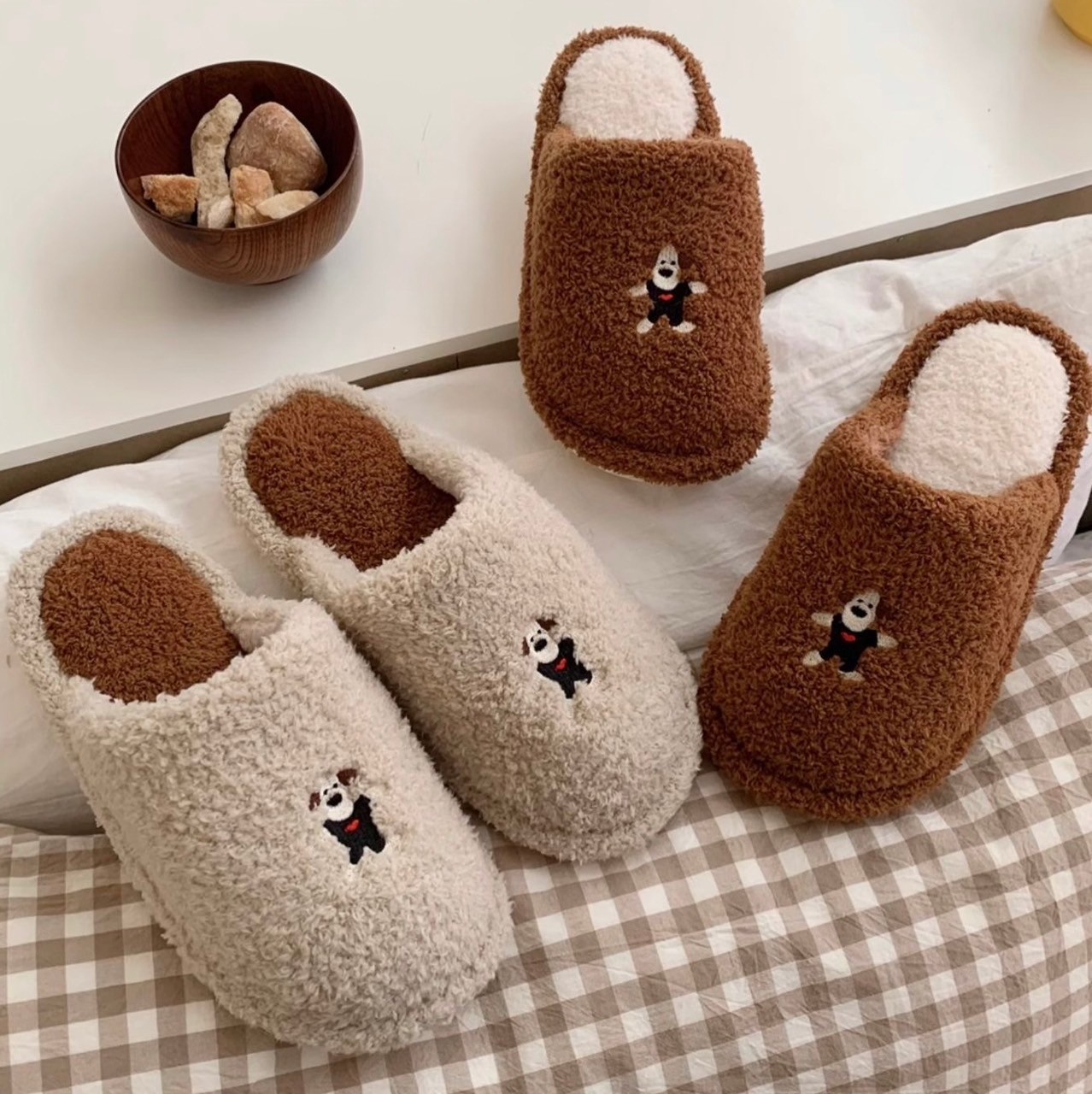 可愛包頭保暖刺繡狗狗毛絨室內拖鞋3色