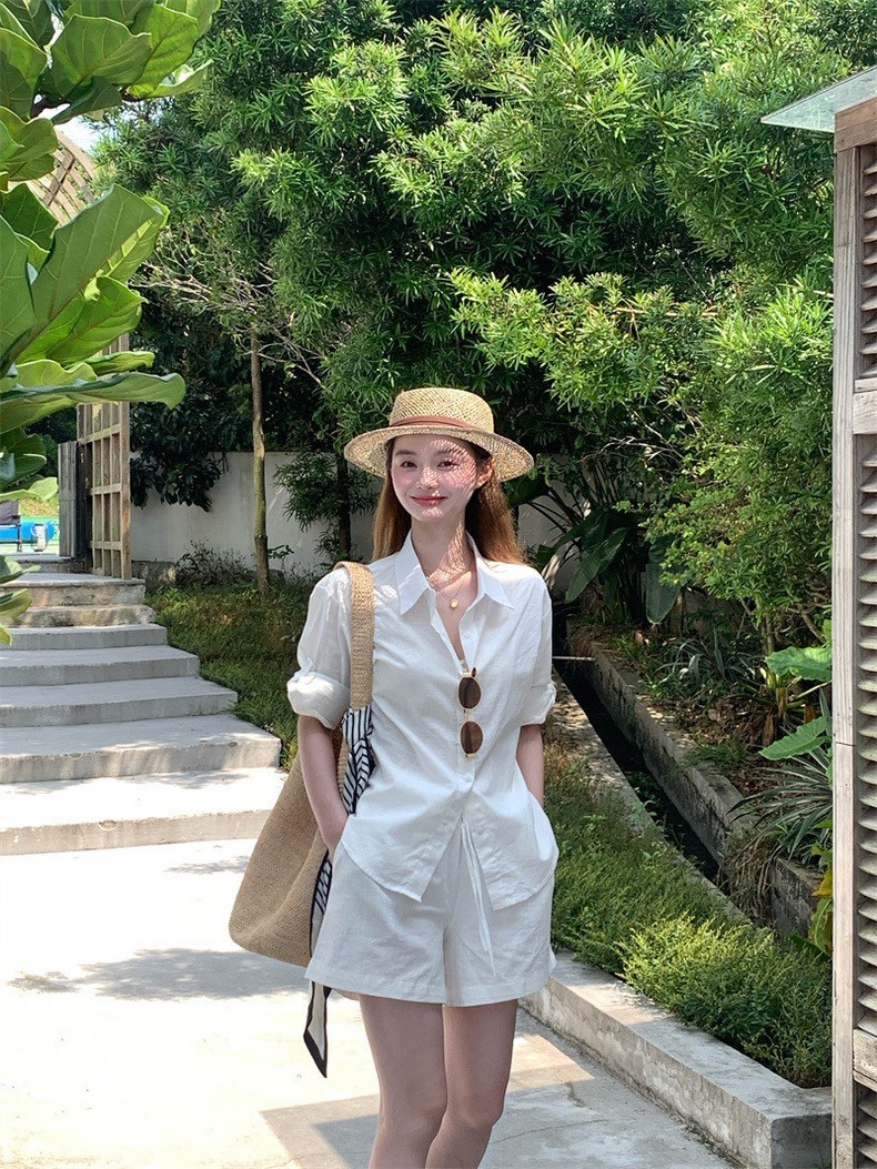 老錢風簡約寬鬆POLO領白色襯衫闊腿短褲(襯衫/短褲/套裝)