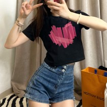 【超值優惠任選兩件$398】塗鴉愛心短版短袖上衣2色