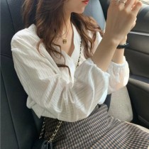 甜美V領條紋蕾絲拼接襯衫上衣