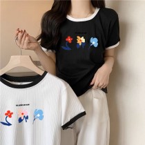 【超值優惠任選兩件$398】甜美花朵印花短款短袖上衣3色